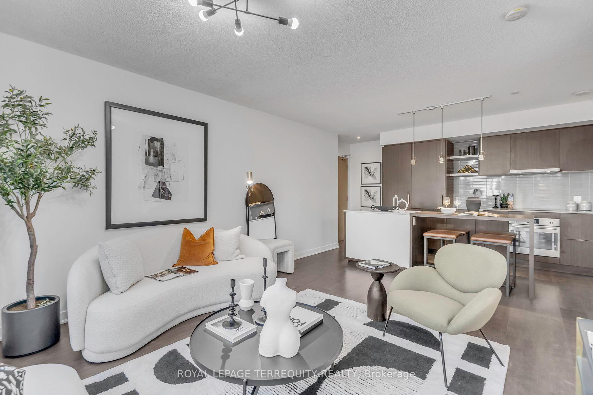 1 Bedroom Condo at 88 Harbour, Toronto For sale