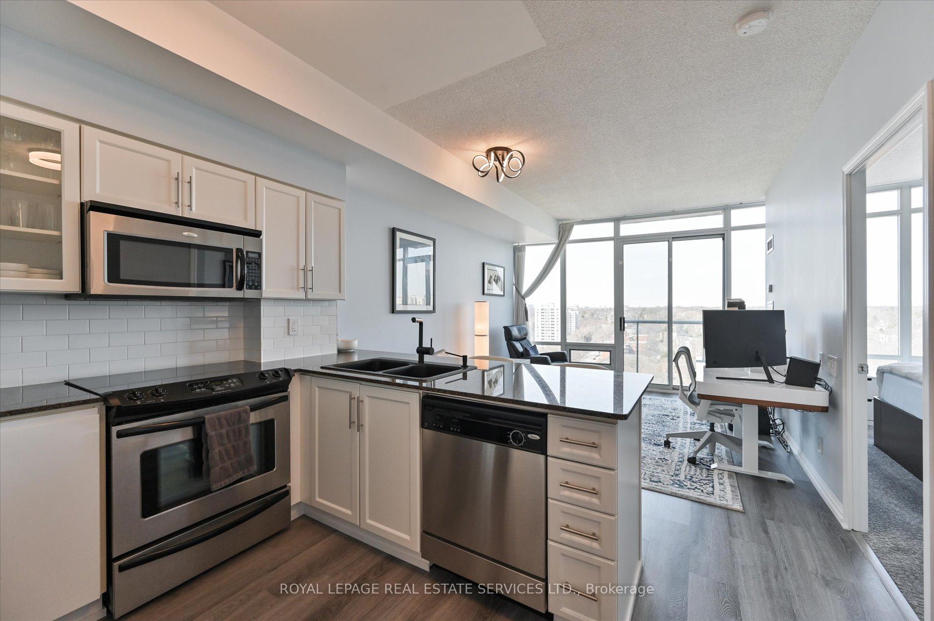 1 Bedroom Condo at 15 Windermere,  Toronto For sale