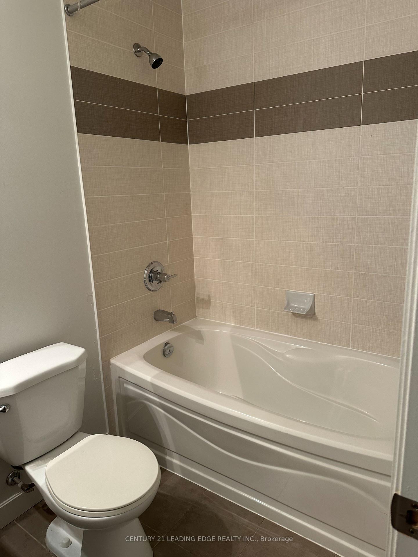 2 Bedrooms Condo at 18 Harbour, Toronto For sale