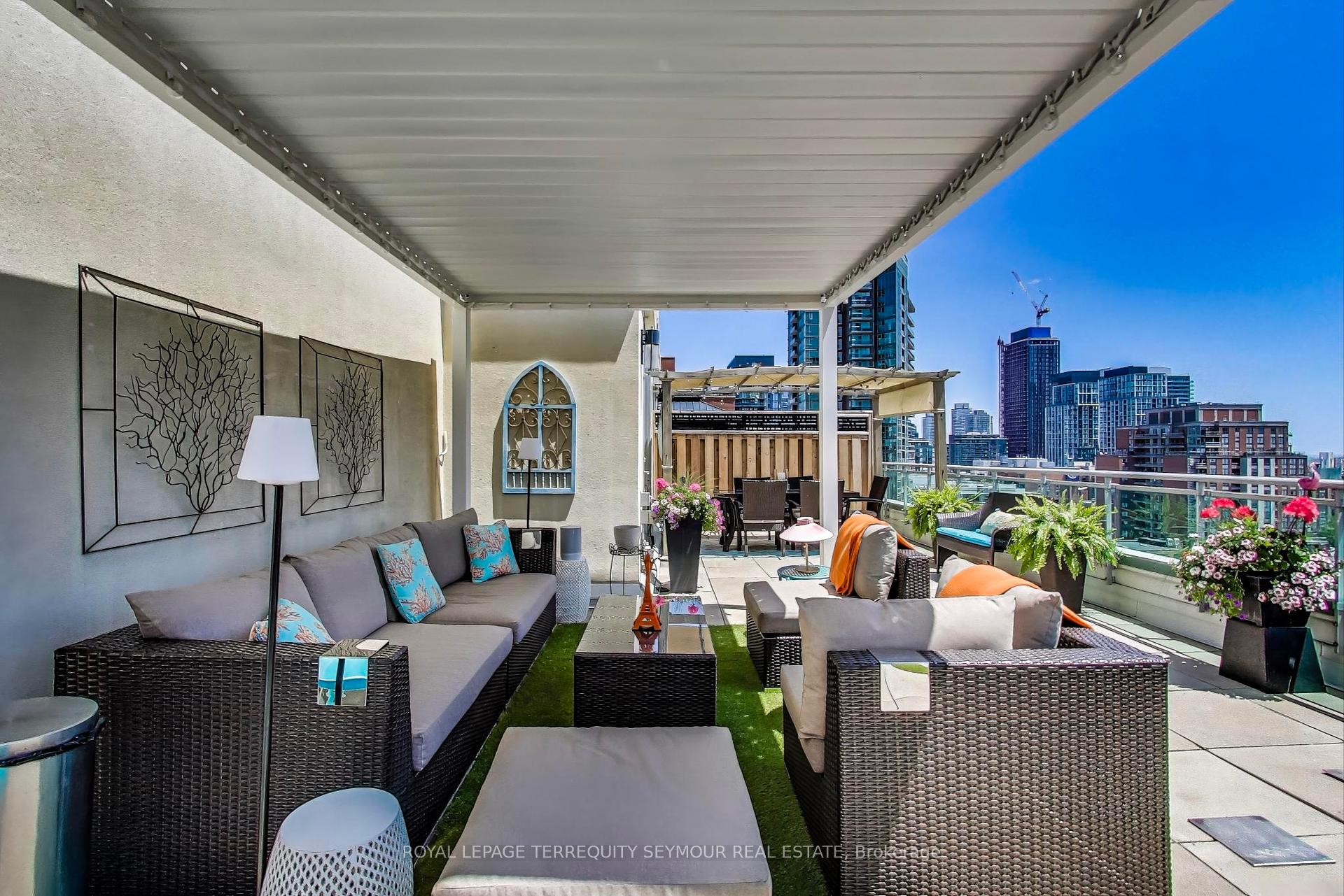 3 Bedrooms Condo at 77 Lombard, Toronto For sale