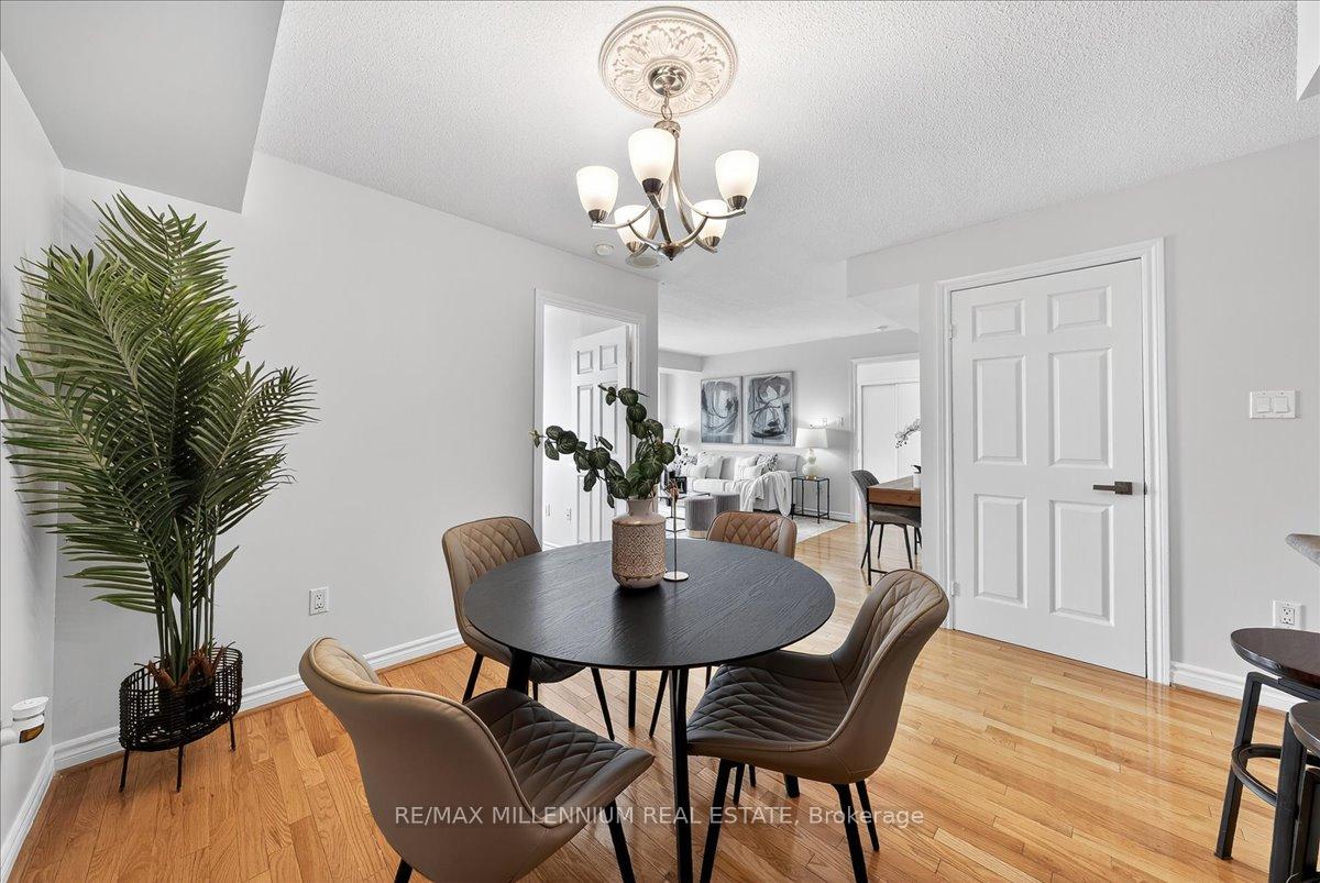 2 Bedrooms Condo at 125 Omni, Toronto For sale
