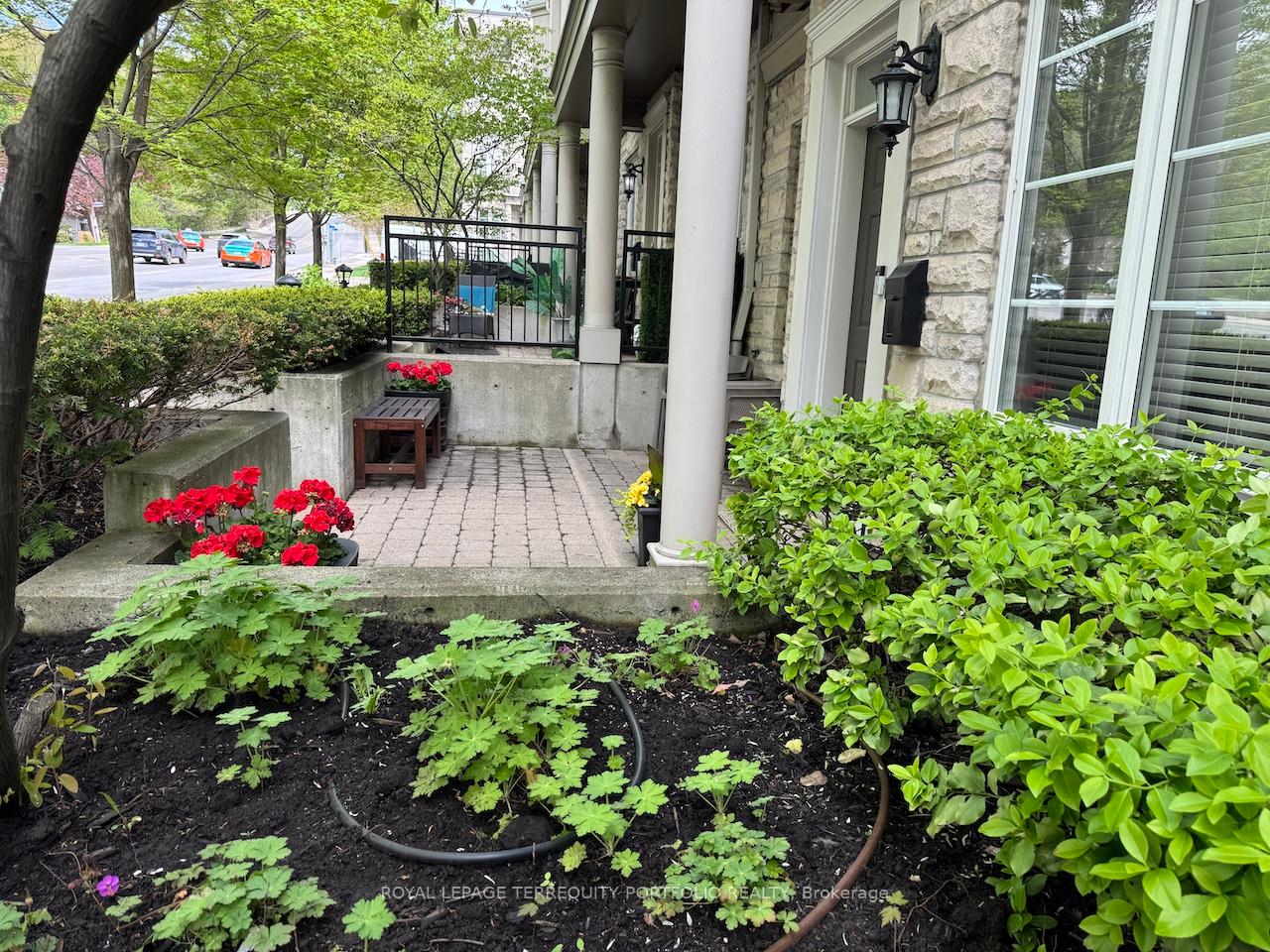4 Bedrooms Condo at 51 York Mills, Toronto For sale