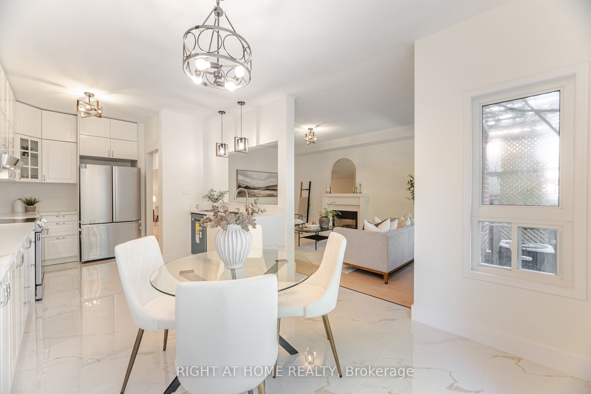 514 Huntington Ridge Drive, Mississauga, ON L5R 2X7