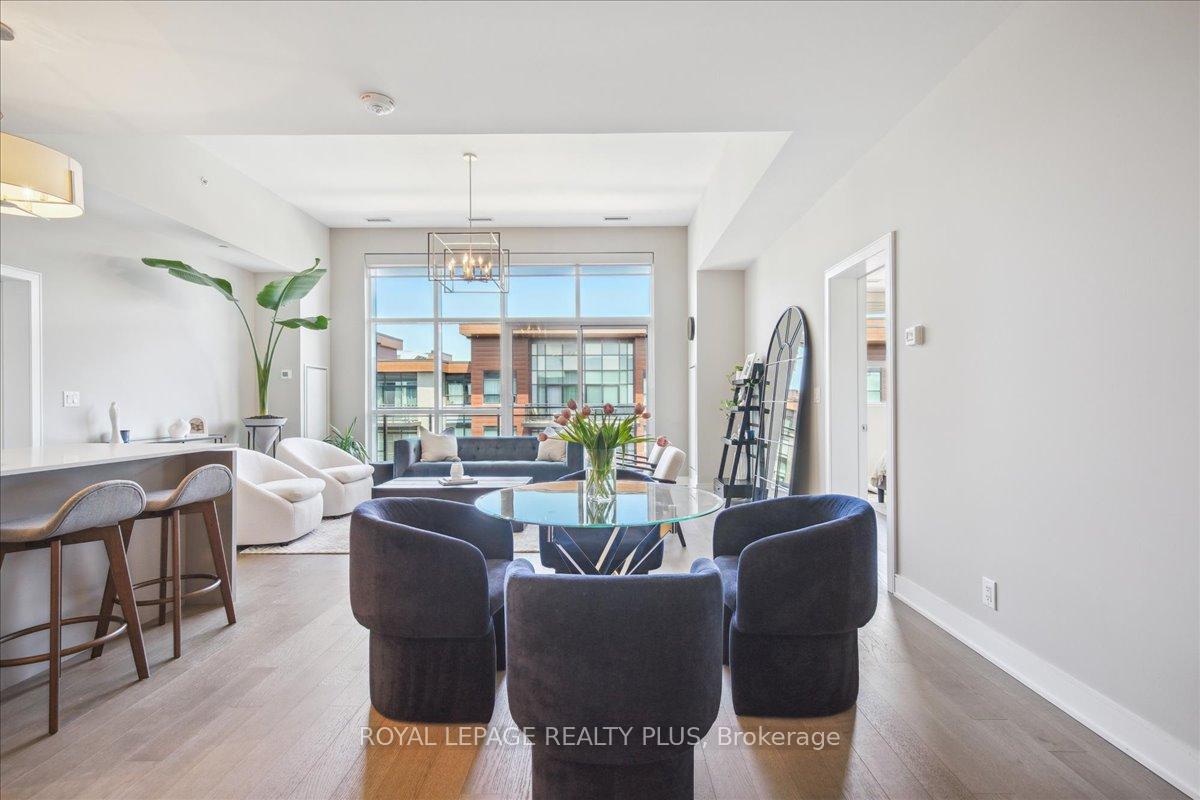 3 Bedrooms Condo at 1575 Lakeshore, Mississauga For sale