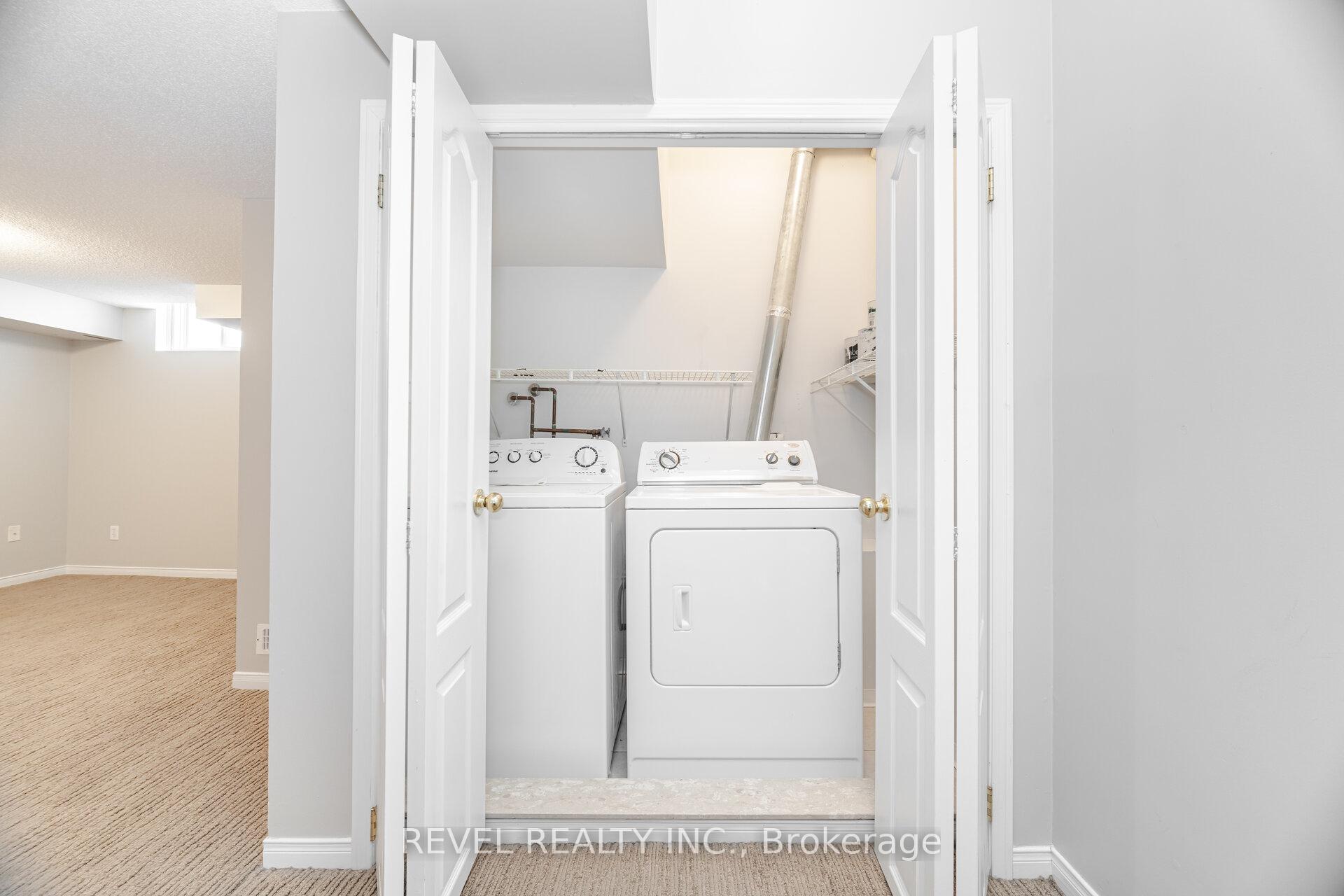2 Bedrooms Condo at 1489 Heritage, Oakville For sale