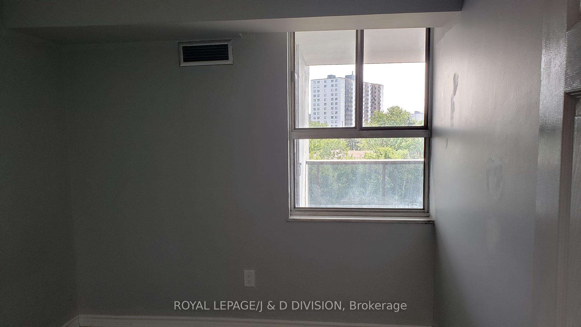2 Bedrooms Condo at 10 Tobermory, Toronto For sale