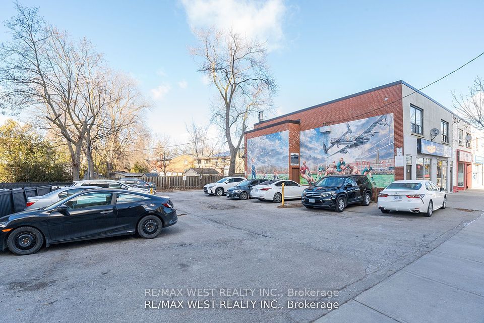5000 Dundas