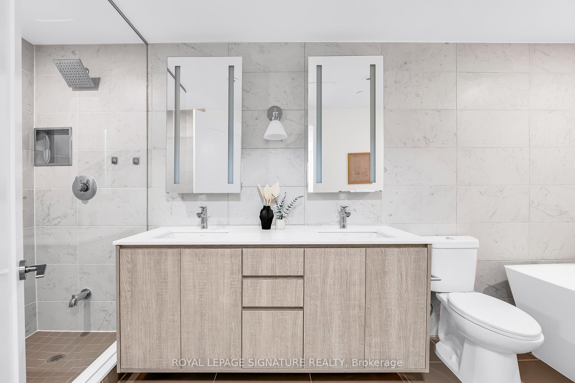 3 Bedrooms Condo at 118 Merchants’ Wharf, Toronto For sale