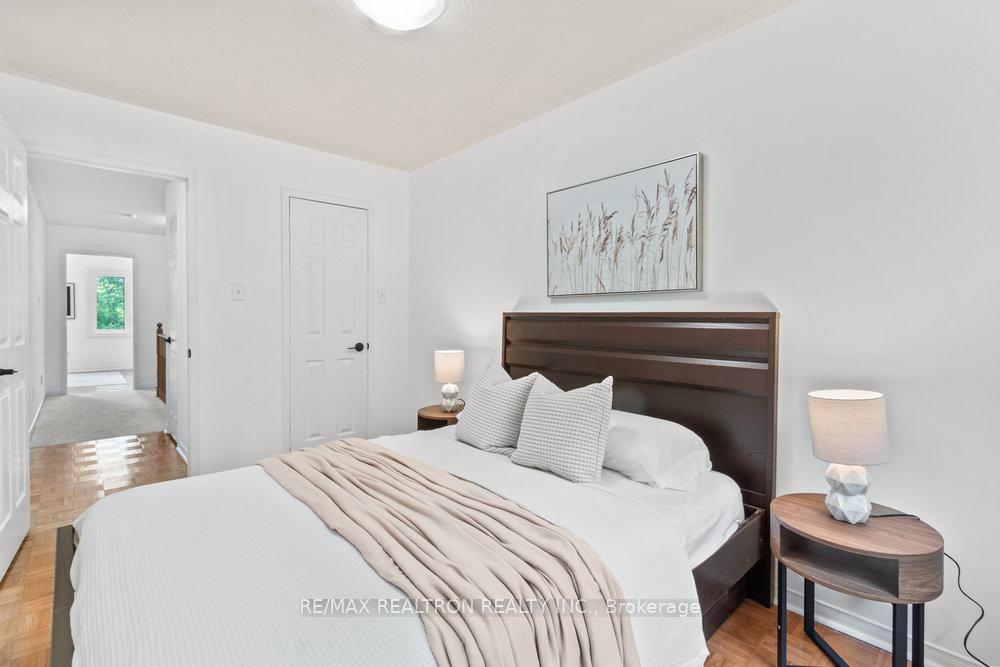 4 Bedrooms Condo at 31 Treeland, Toronto For sale