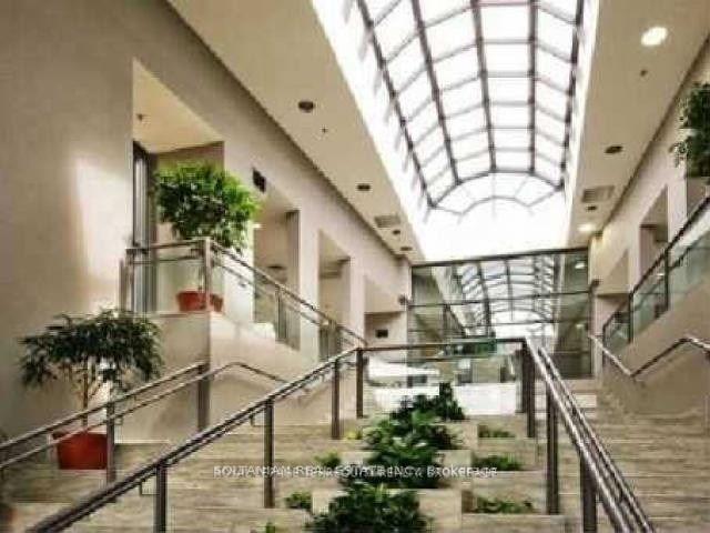 2 Bedrooms Condo at 1 Hickory Tree, Toronto For sale