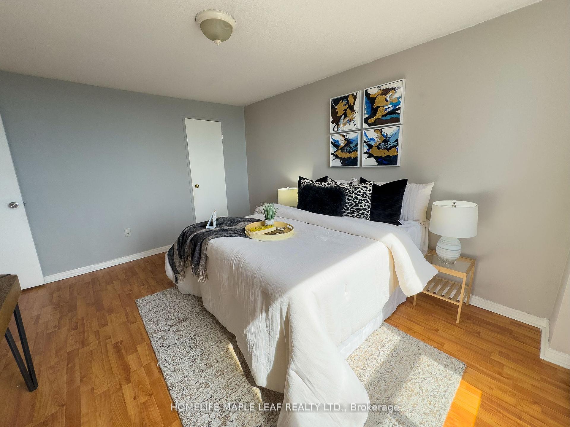 3 Bedrooms Condo at 3120 Kirwin, Mississauga For sale