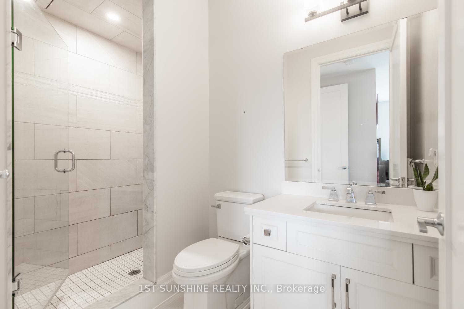 2 Bedrooms Condo at 112 King, Hamilton For sale