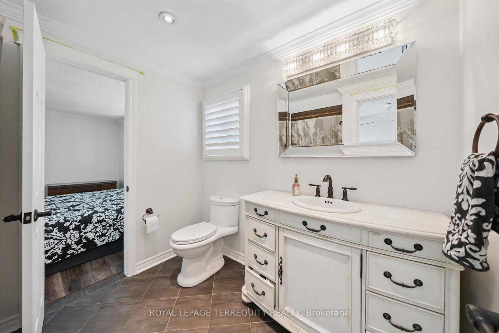 4 Bedrooms Condo at 1825 Hyde Mill, Mississauga For sale