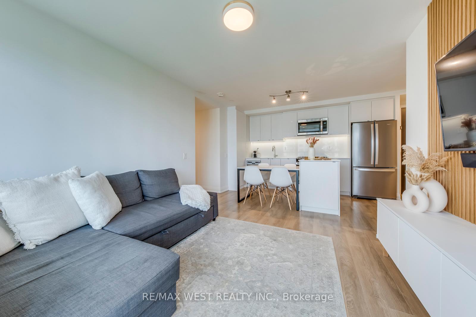 3 Bedrooms Condo at 1461 Lawrence, Toronto For sale