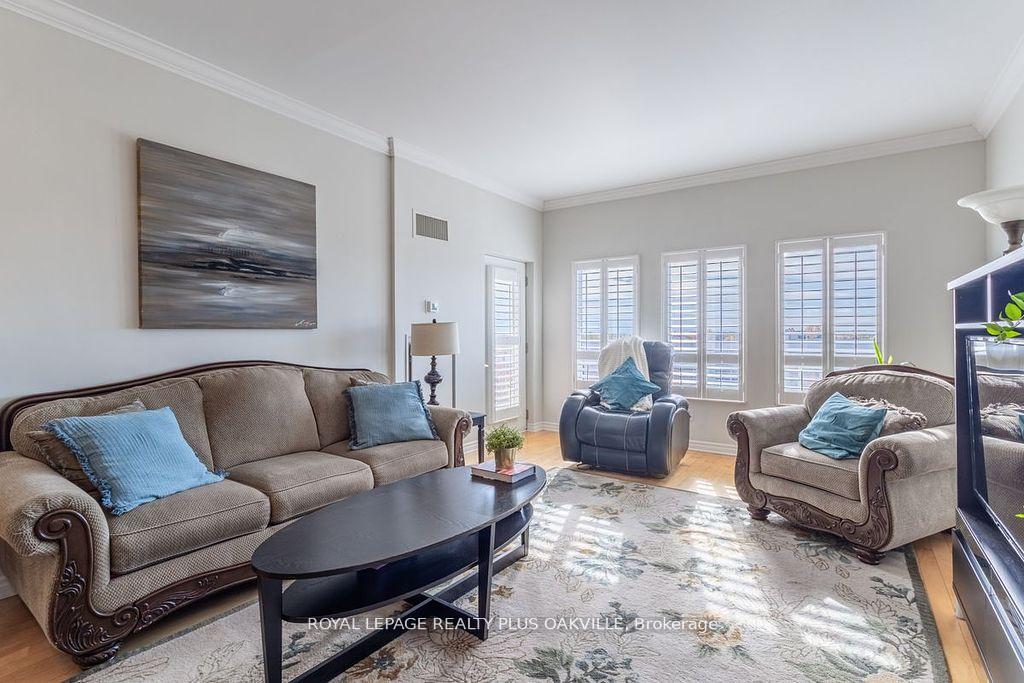 2 Bedrooms Condo at 1499 Nottinghill, Oakville For sale