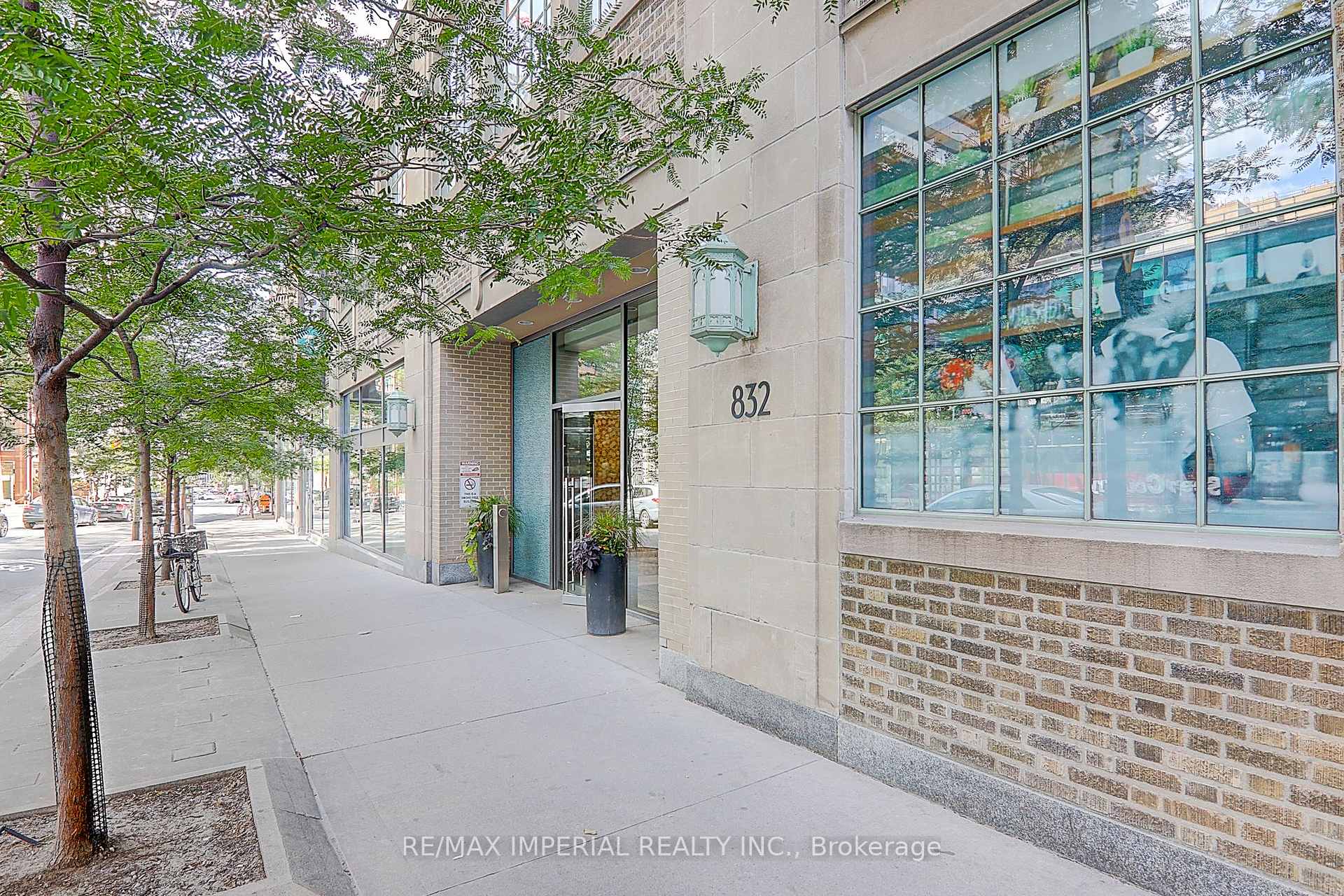 4 Bedrooms Condo at 832 Bay, Toronto For sale