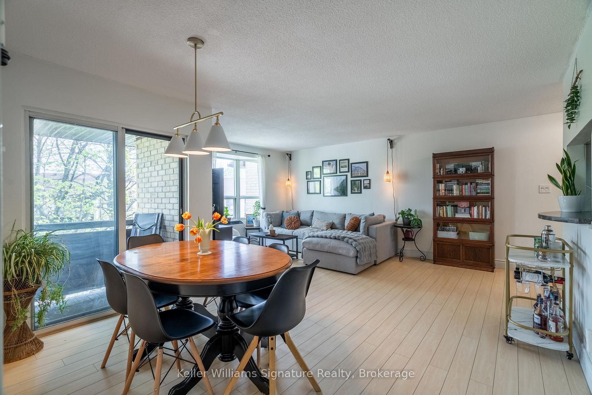 3 Bedrooms Condo at 3835 Lake Shore, Toronto For sale