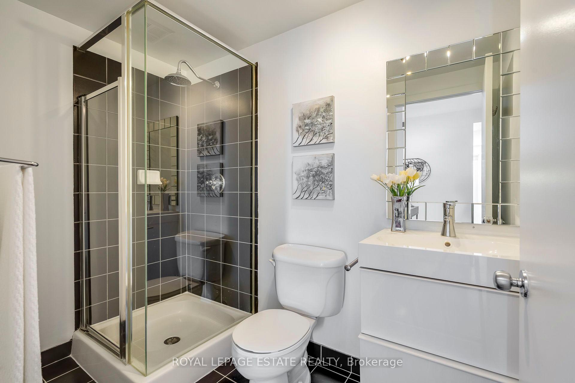 2 Bedrooms Condo at 168 King, Toronto For sale