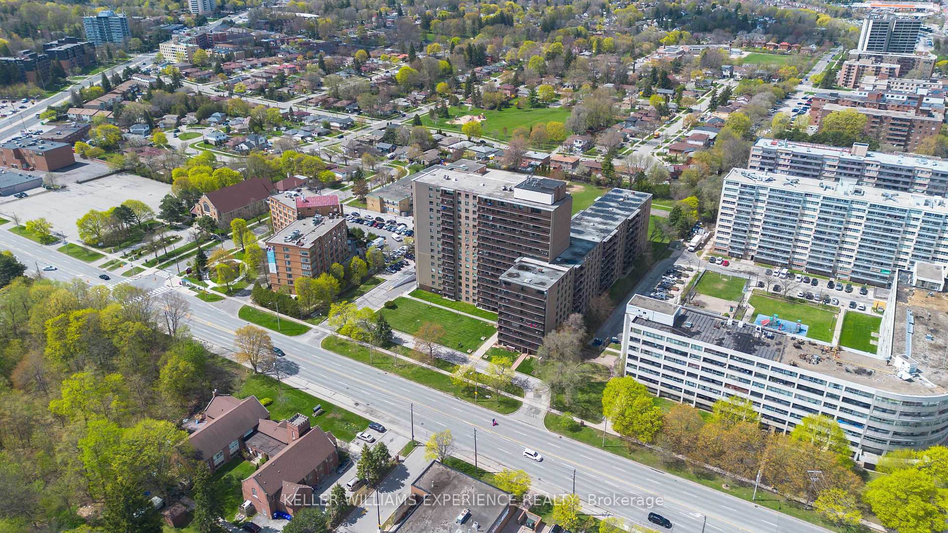 2 Bedrooms Condo at 180 Markham, Toronto For sale