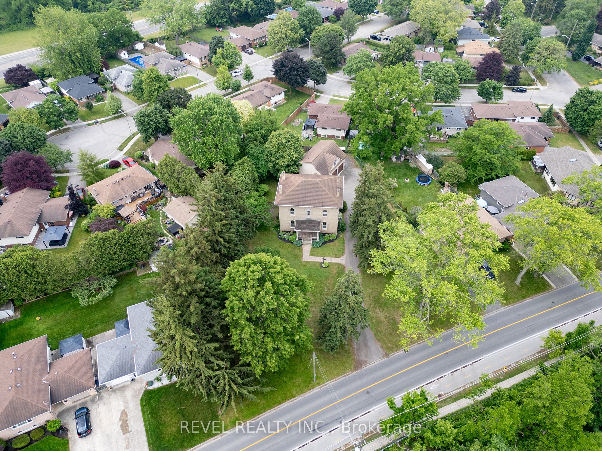 40 Oakhill Drive