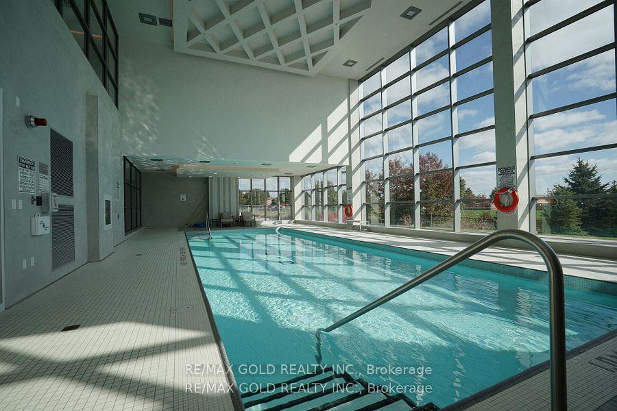 2 Bedrooms Condo at 4633 Glen Erin, Mississauga For sale