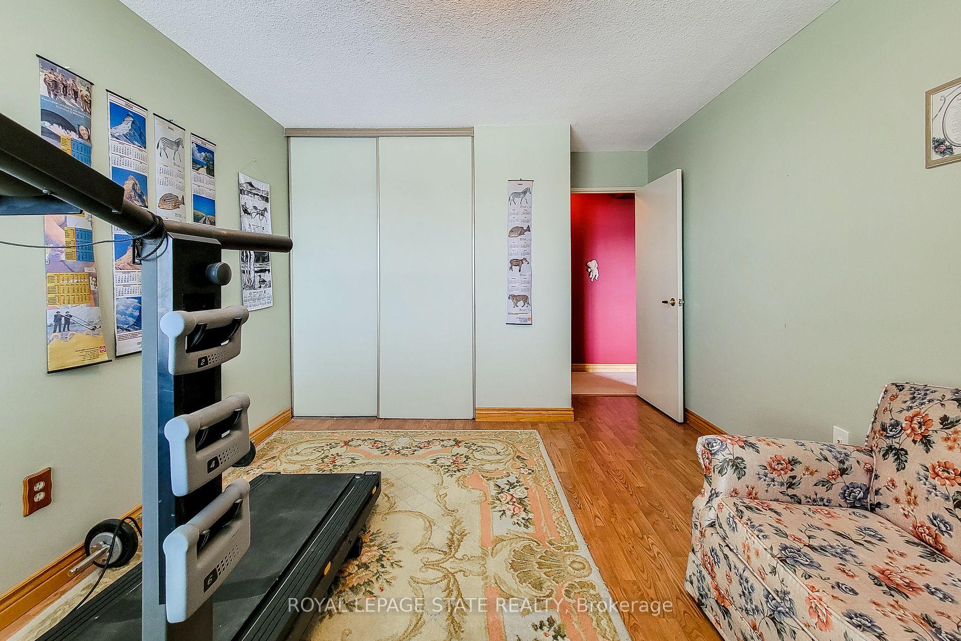 3 Bedrooms Condo at 301 Frances, Hamilton For sale