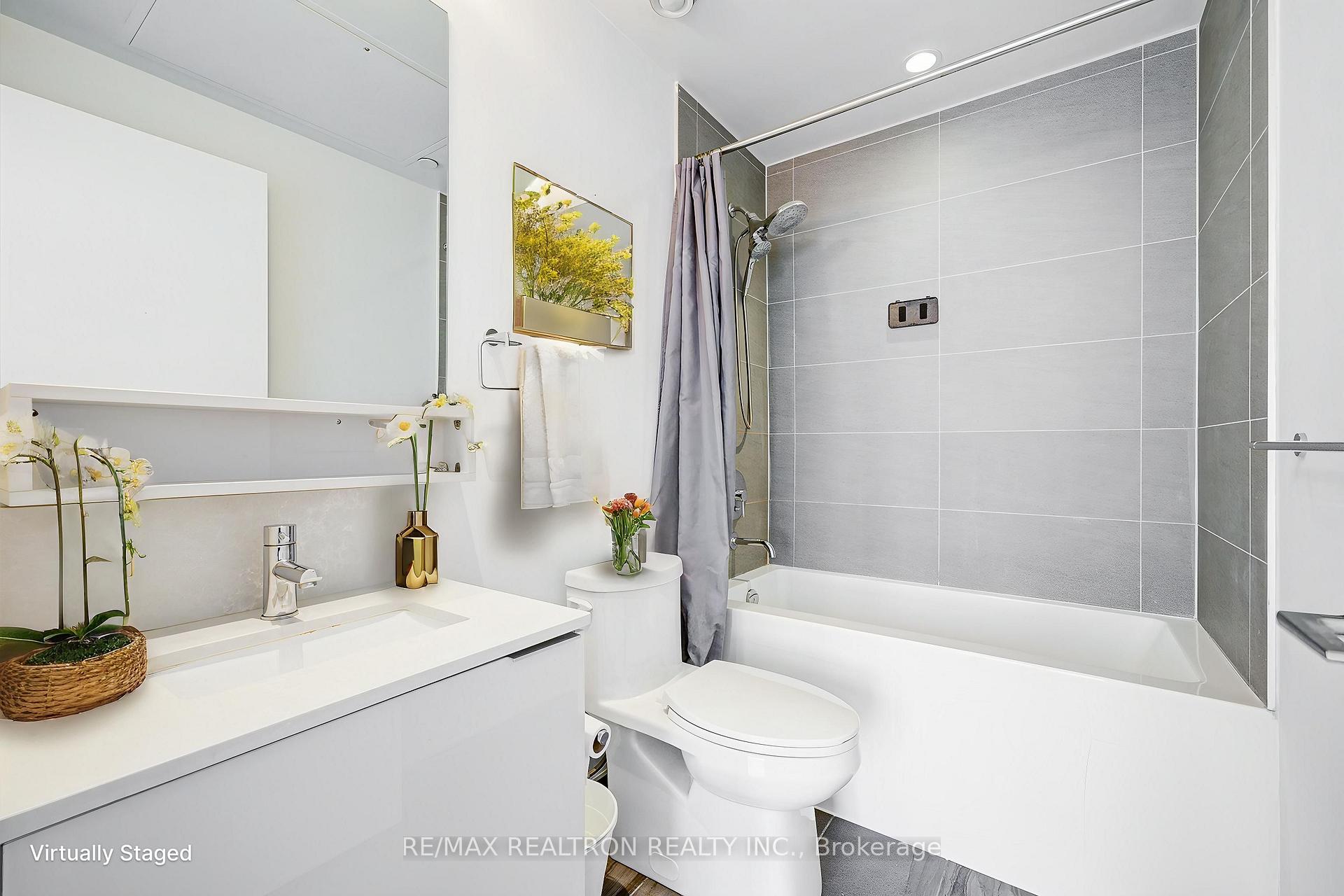 2 Bedrooms Condo at 898 Portage, Vaughan For sale