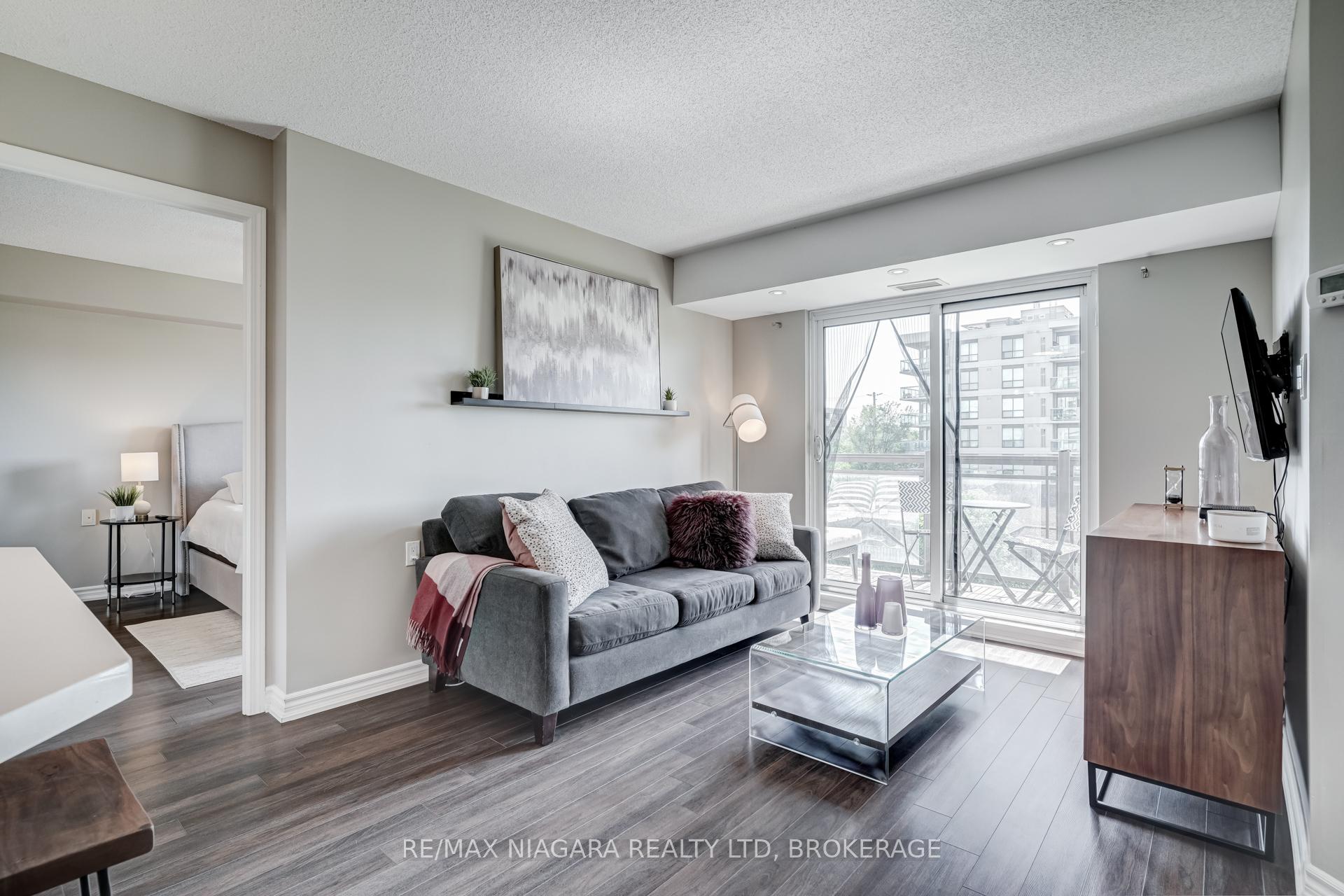 2 Bedrooms Condo at 872 Sheppard, Toronto For sale