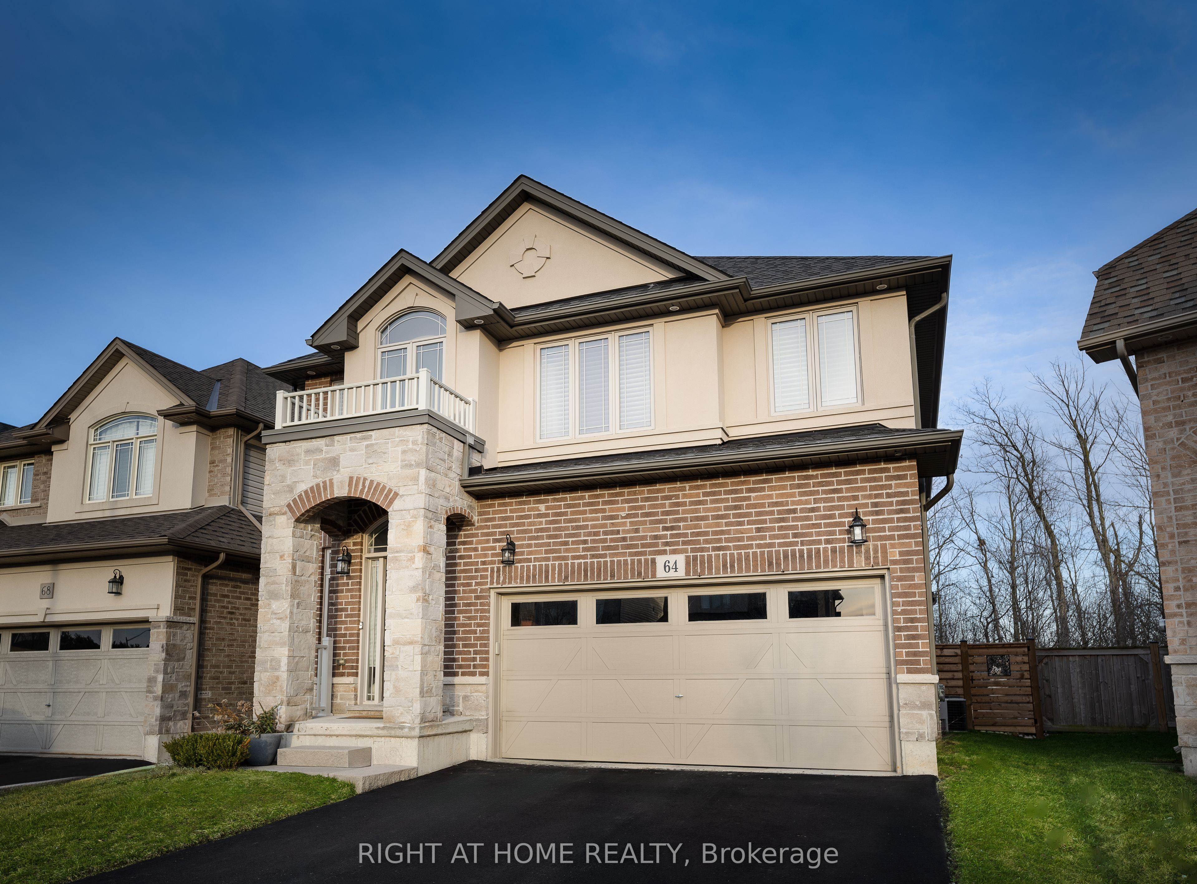64 Winslow Way, Hamilton, ON L8J 0G9