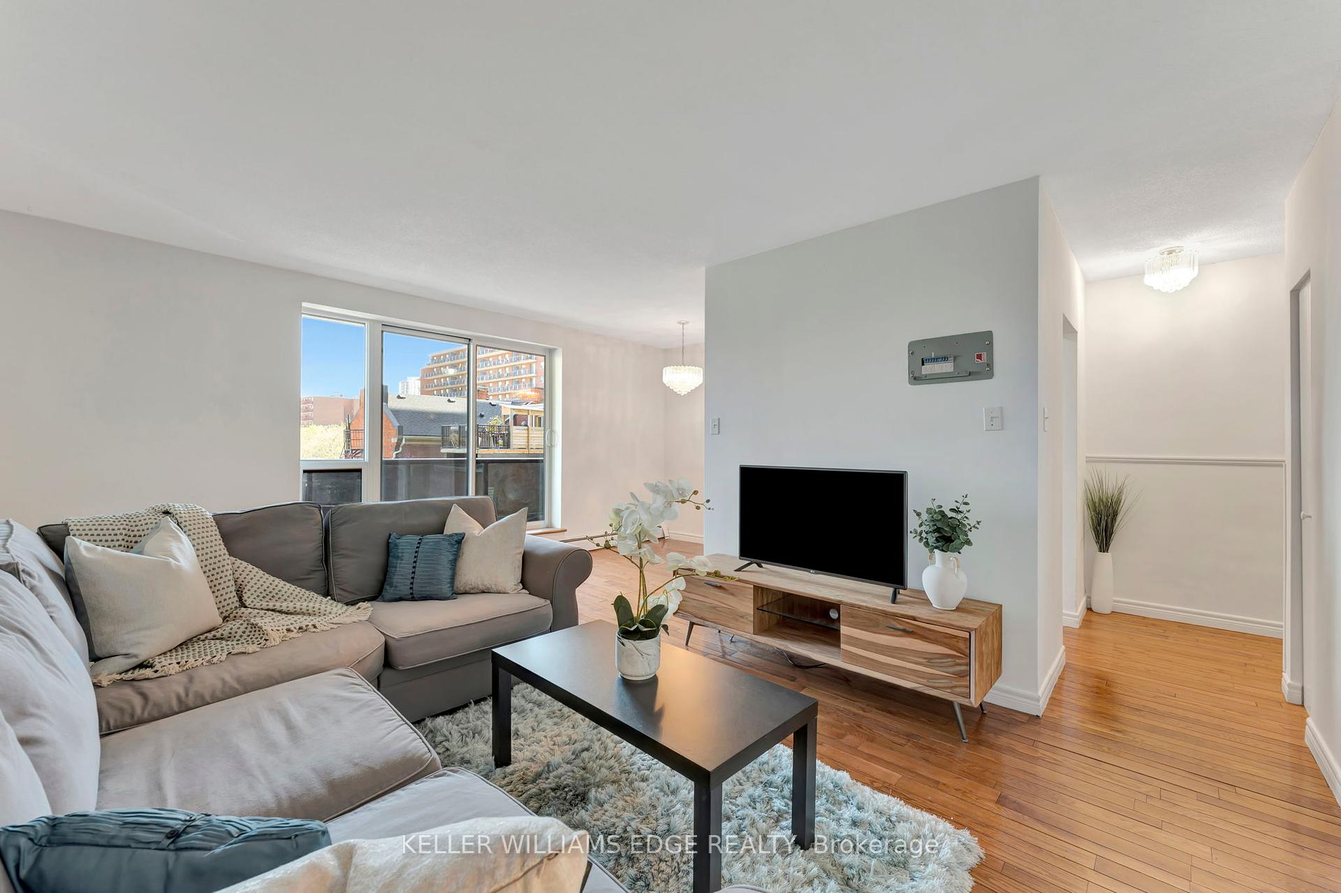 2 Bedrooms Condo at 81 CHARLTON, Hamilton For sale