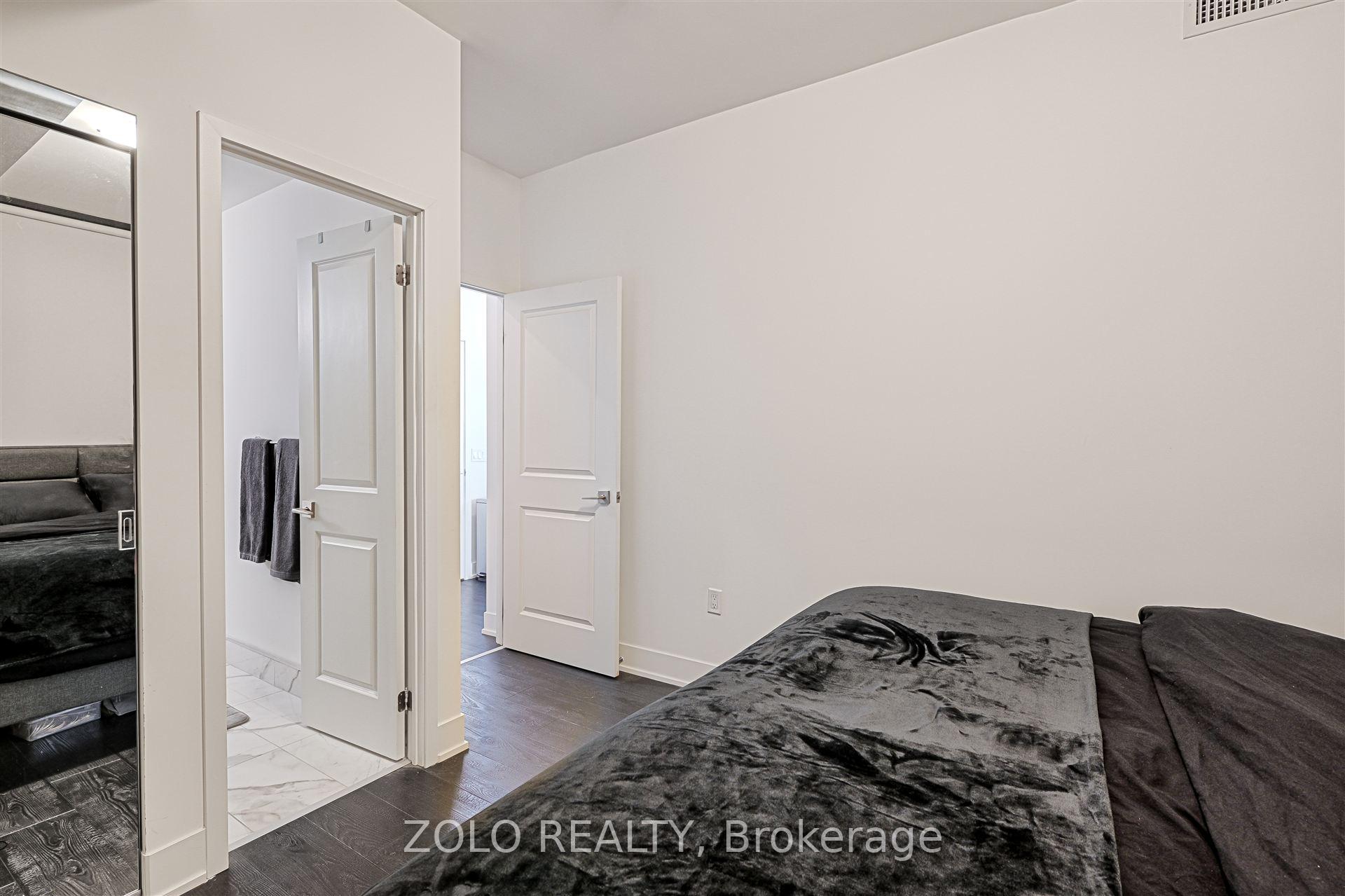 2 Bedrooms Condo at 2908 highway 7,  Vaughan For sale
