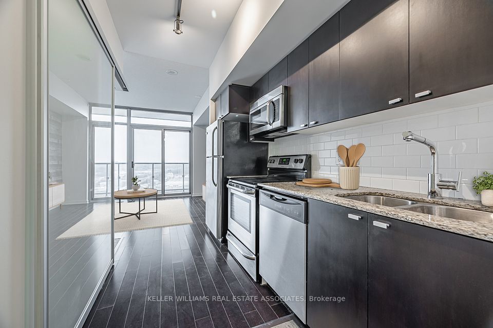 #2206 - 105 The Queensway, Toronto, ON M6S 5B5