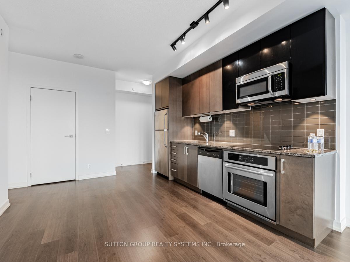 2 Bedrooms Condo at 98 Lillian, Toronto For sale