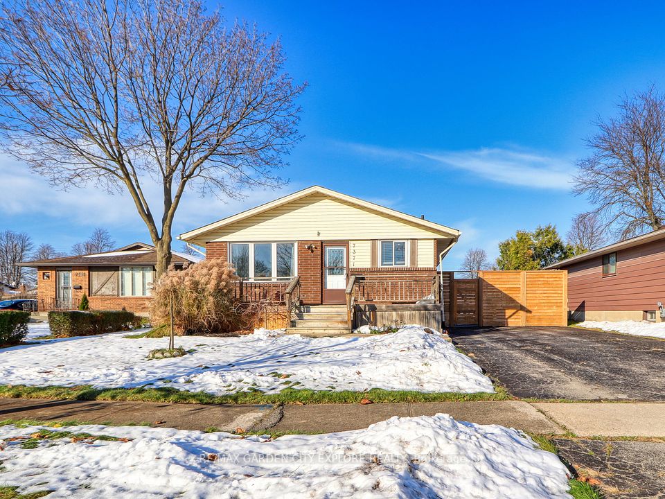 7371 NORTH DORSET Place