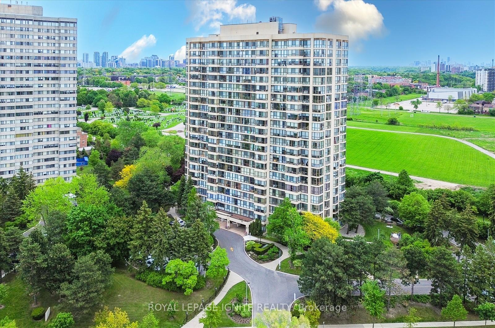 3 Bedrooms Condo at 131 Torresdale, Toronto For sale