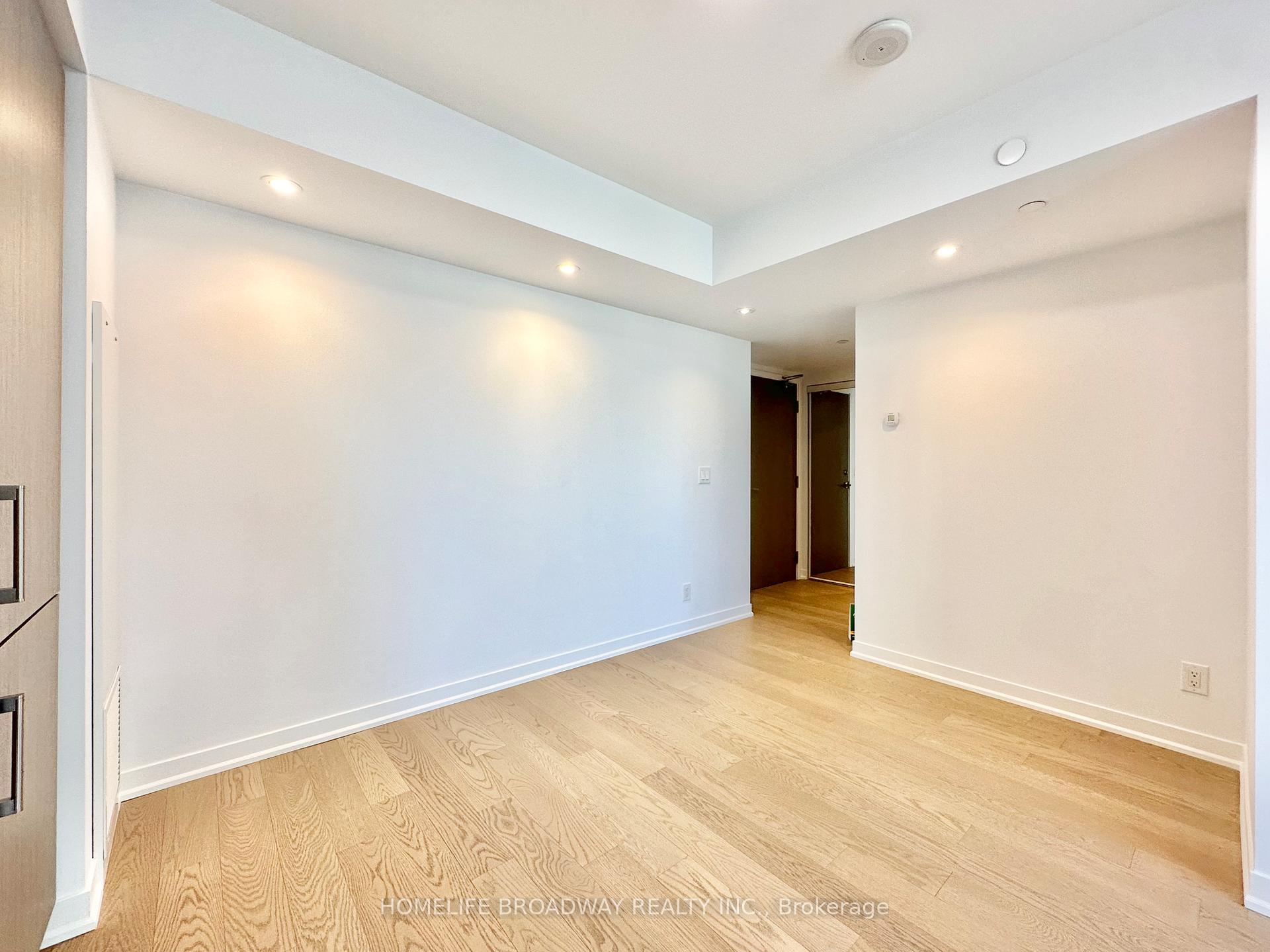 1 Bedroom Condo at 88 Harbour,  Toronto For sale