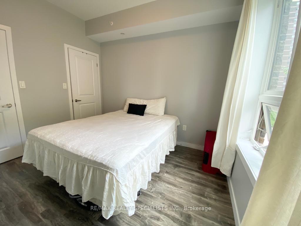 1 Bedroom Condo at 35 Southshore,  Hamilton For sale