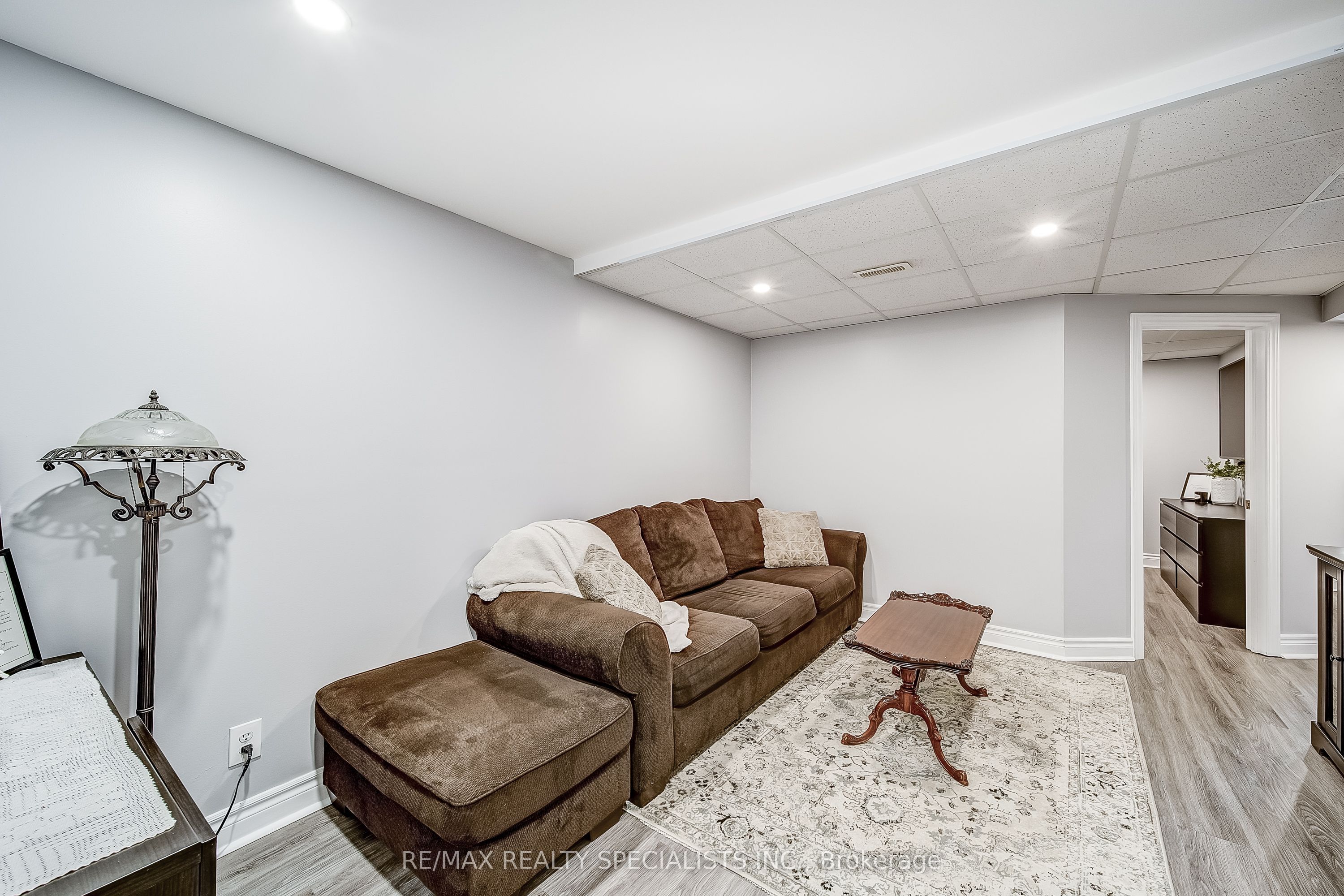 8 Wyman Crescent