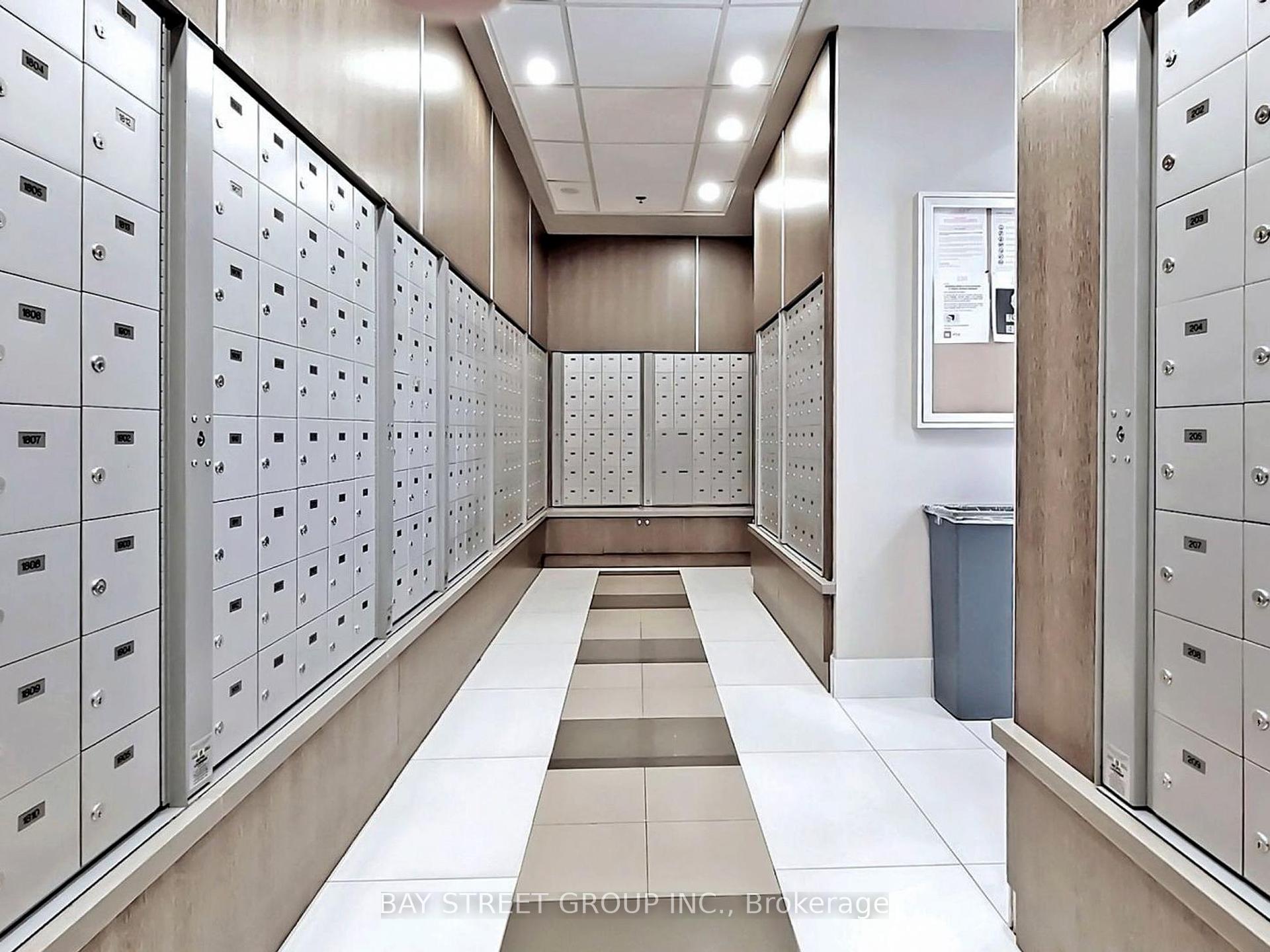 3 Bedrooms Condo at 33 BAY, Toronto For sale