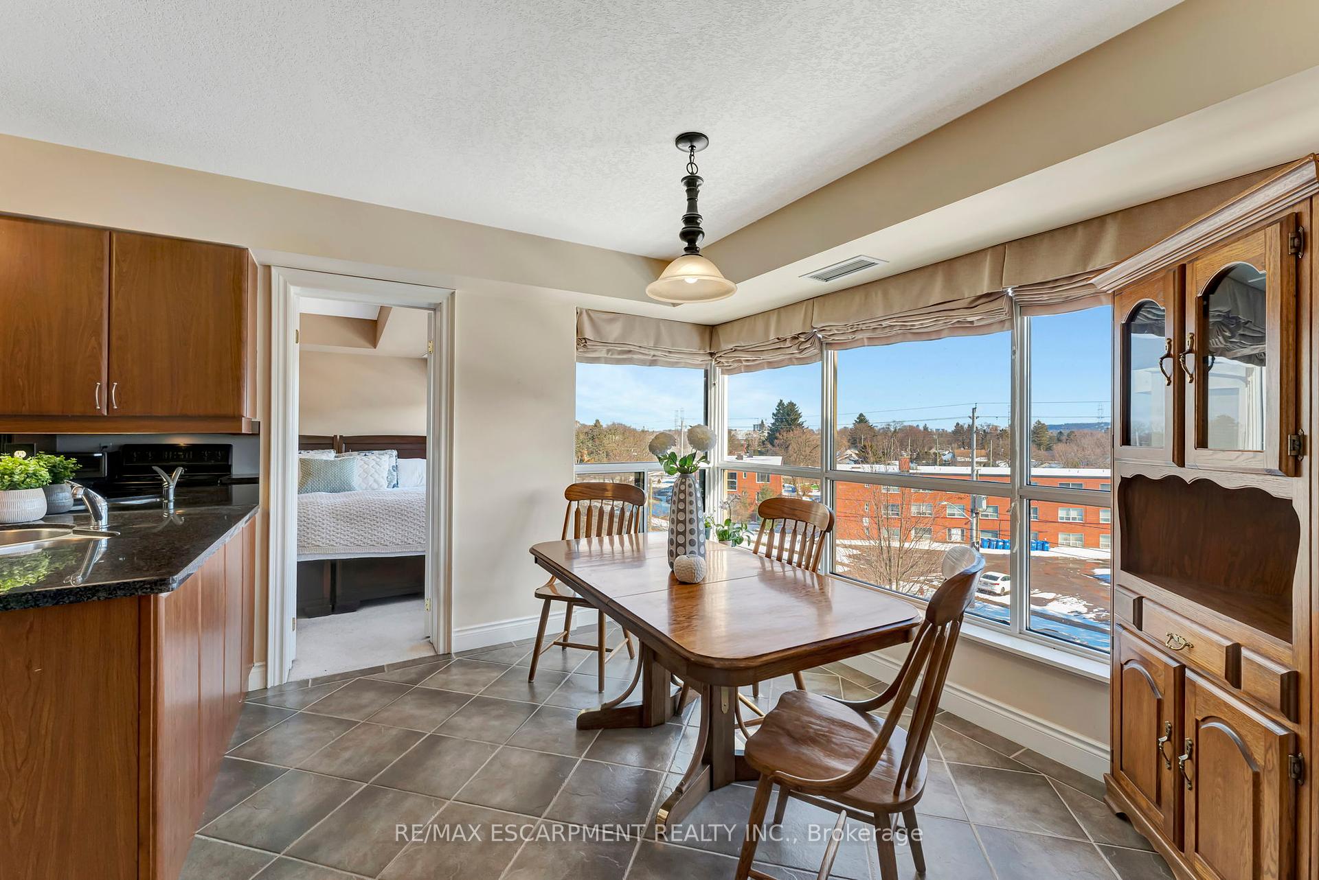 2 Bedrooms Condo at 1770 Main,  Hamilton For sale