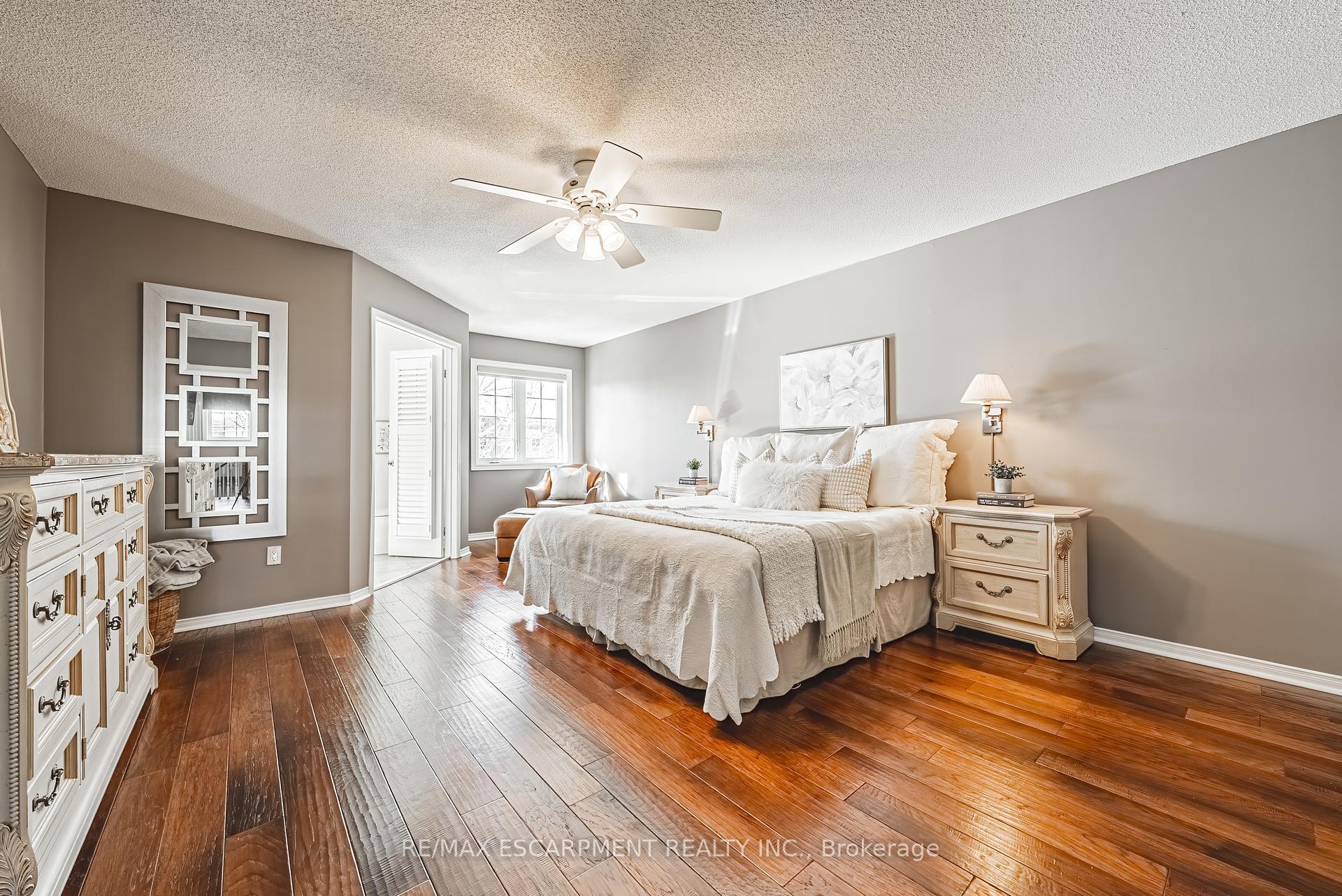 3 Bedrooms Condo at 3333 New,  Burlington For sale