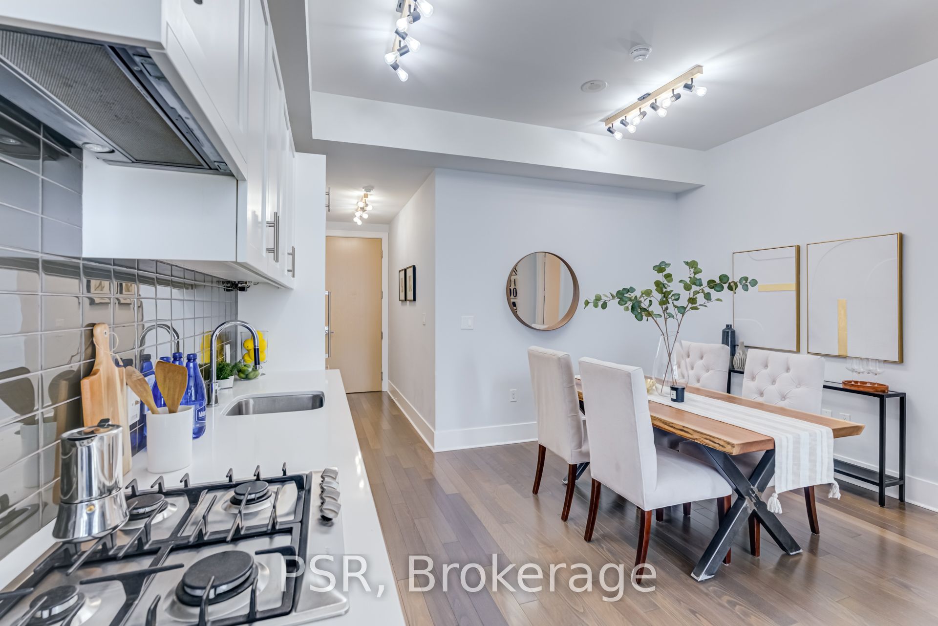 29 Queens Quay E, #627