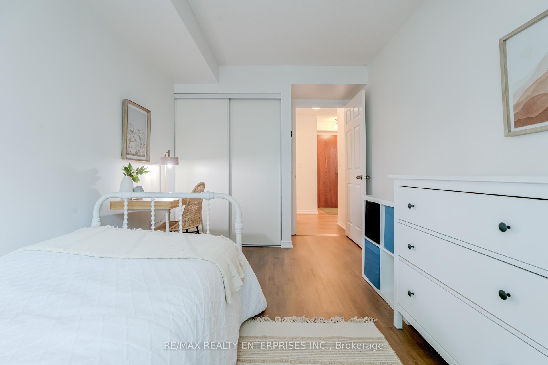 2 Bedrooms Condo at 29 Pemberton, Toronto For sale