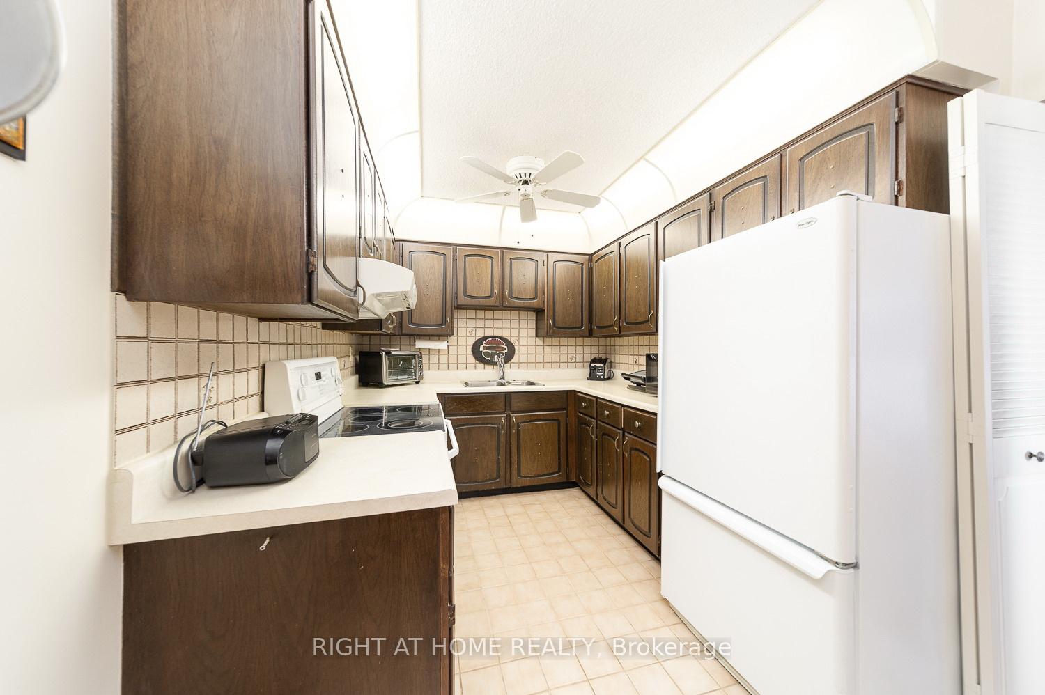 2 Bedrooms Condo at 296 Mill, Toronto For sale