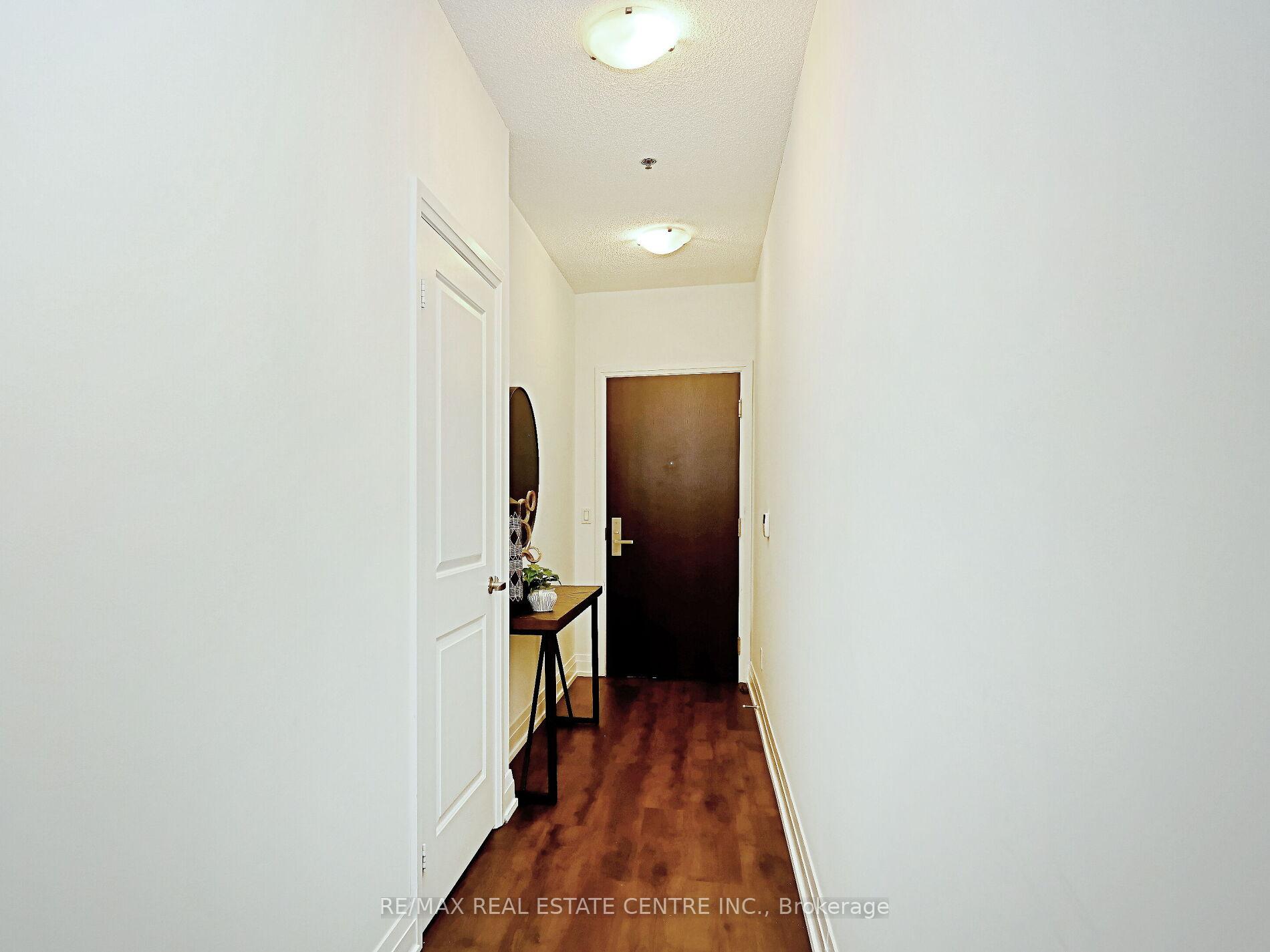 2 Bedrooms Condo at 65 Speers, Oakville For sale