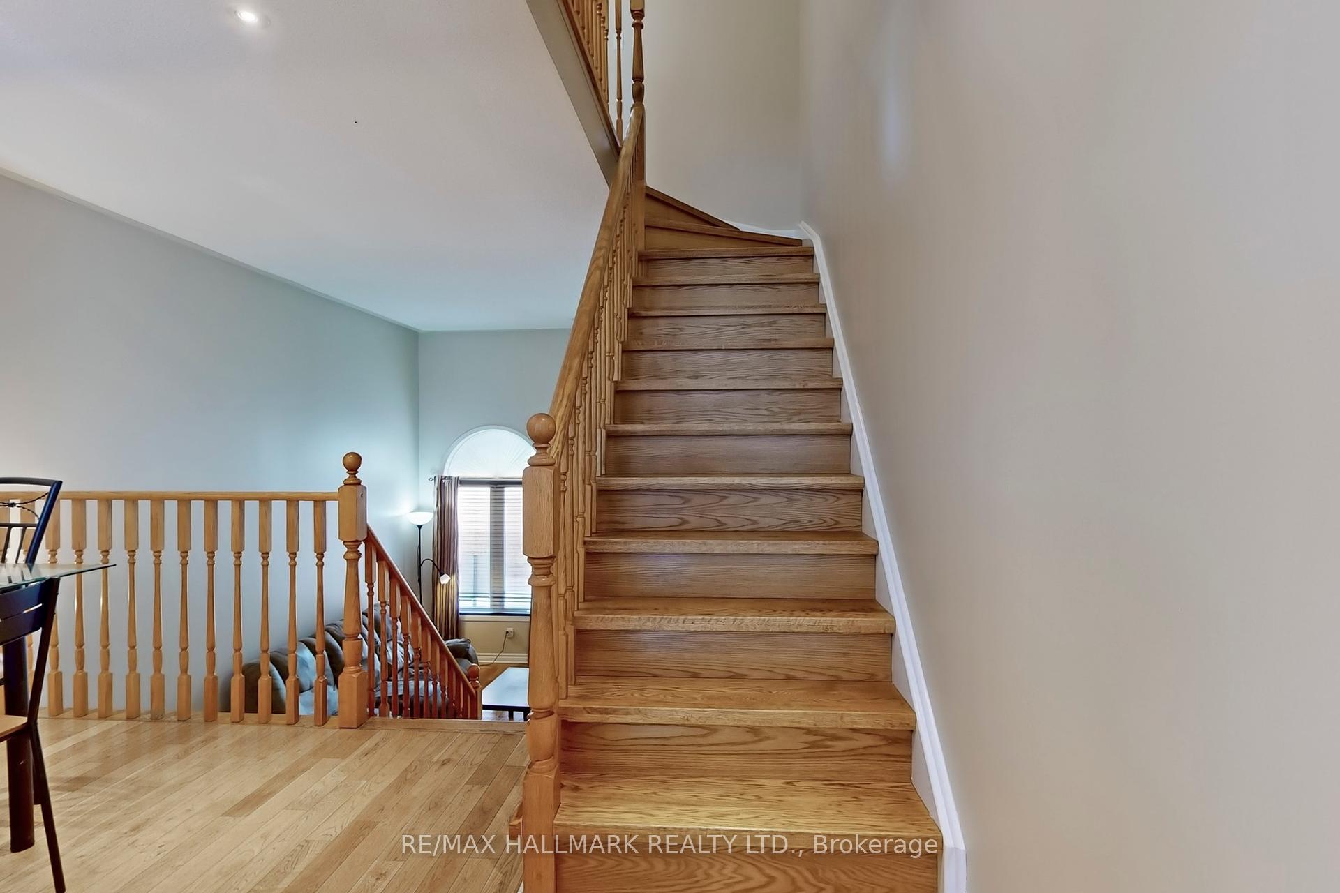 3 Bedrooms Condo at 83 Mondeo,  Toronto For sale