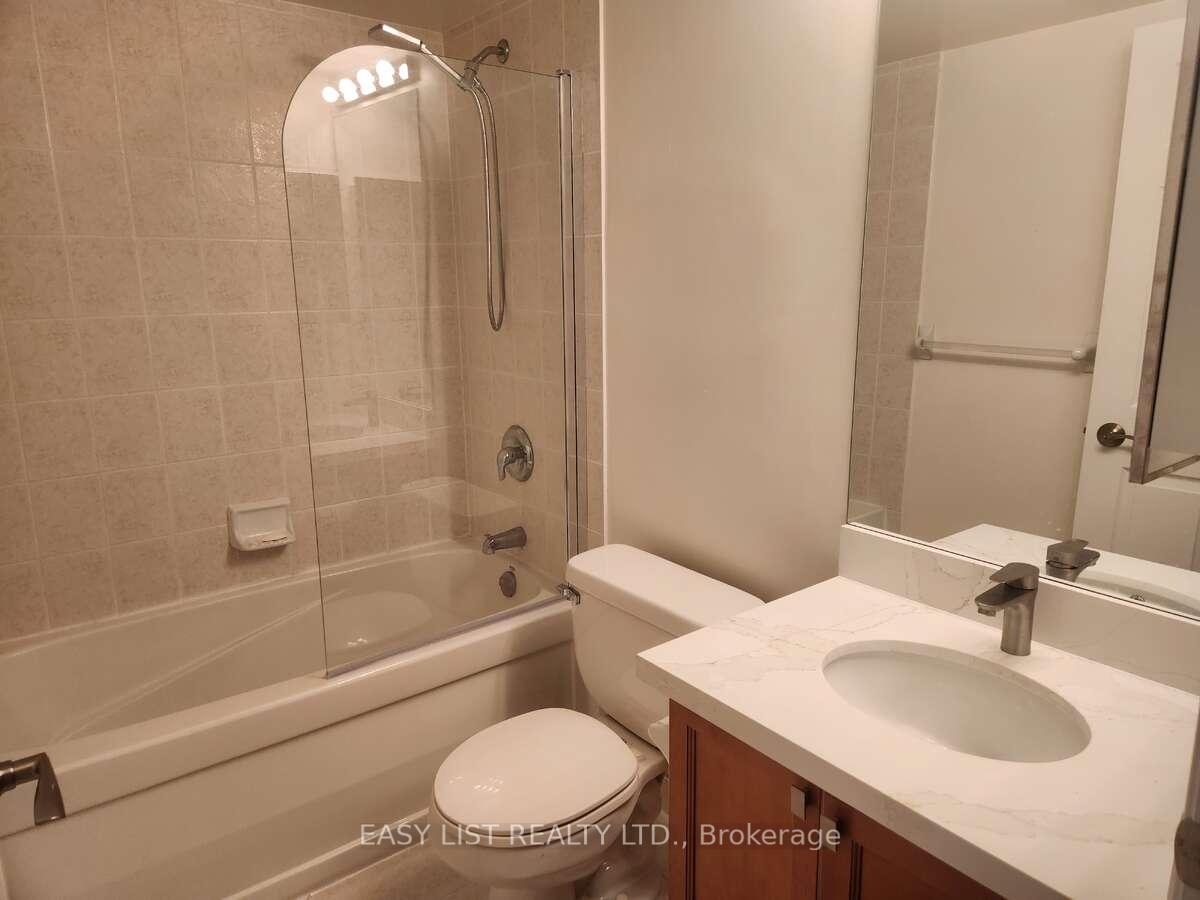 2 Bedrooms Condo at 51 Lower Simcoe, Toronto For sale