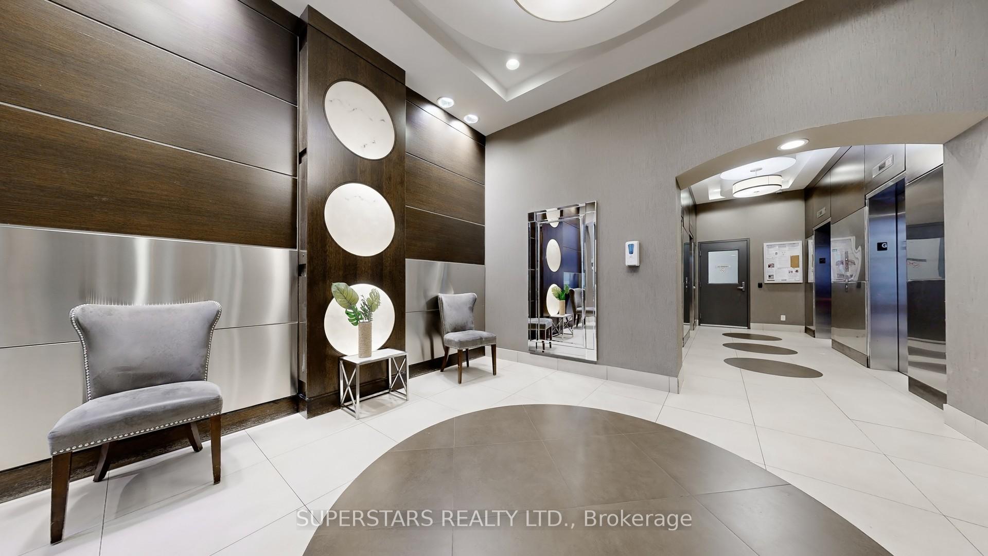 2 Bedrooms Condo at 25 Town Centre, Toronto For sale