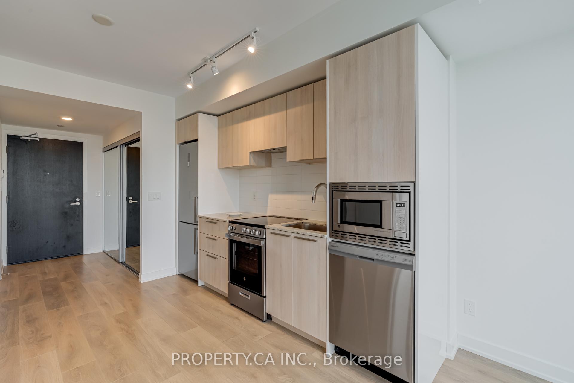 2 Bedrooms Condo at 501 Yonge, Toronto For sale