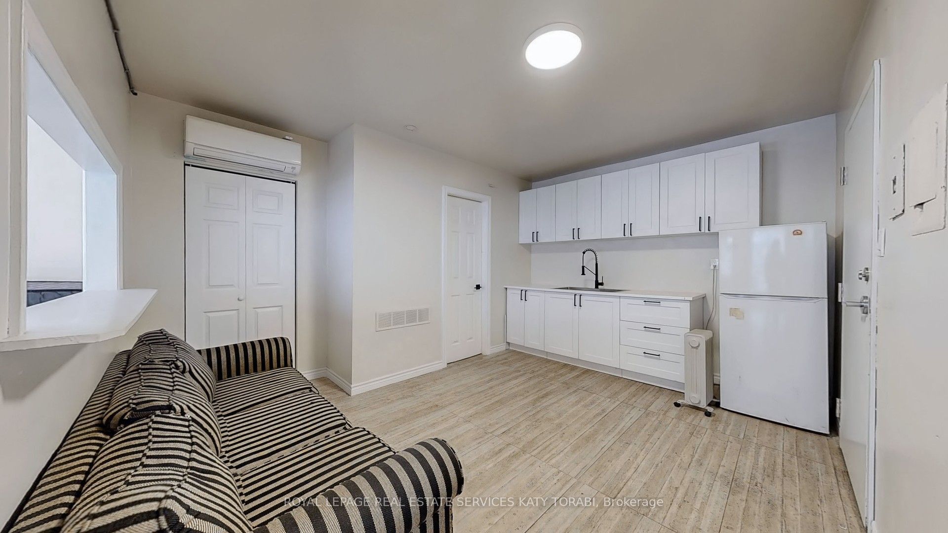 566 Queen Street W